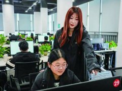 徐莺几乎天天在两家餐厅