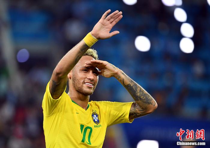 世界杯开幕刚不到一天，朋友圈就像被掀起热浪