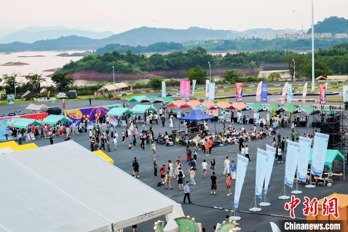 数千名户外运动爱好者齐聚千岛湖秀水之畔释放