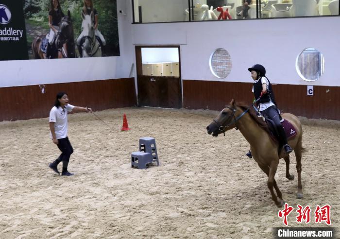 全国首支残疾人马术队助力残疾运动员实现体育