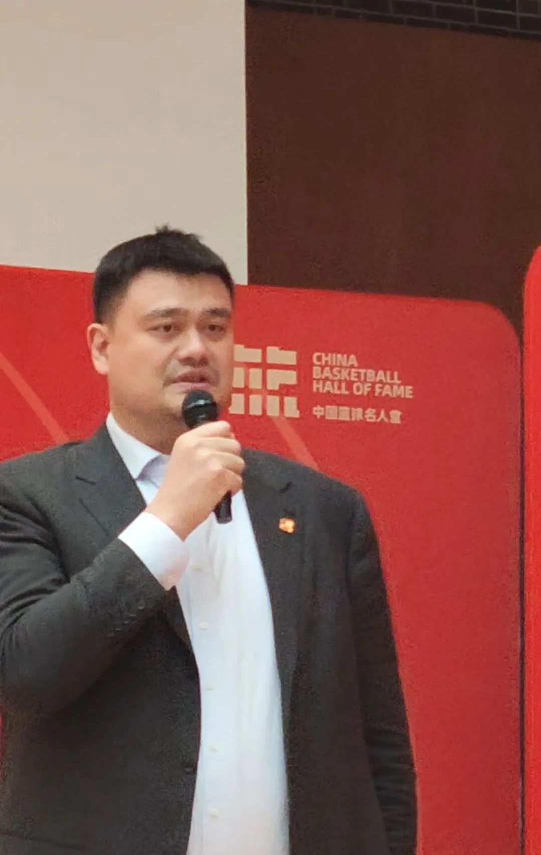 姚明回应球员网暴与教练去留 中国篮球名人堂名