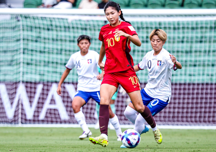 中国女足半决赛阵容调整引热议 乌日古木拉边路