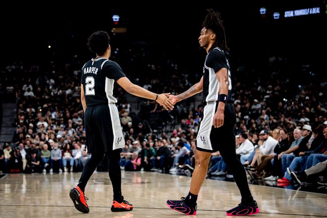 掘金逆转马刺 约基奇穆雷联手轰三双助球队险胜