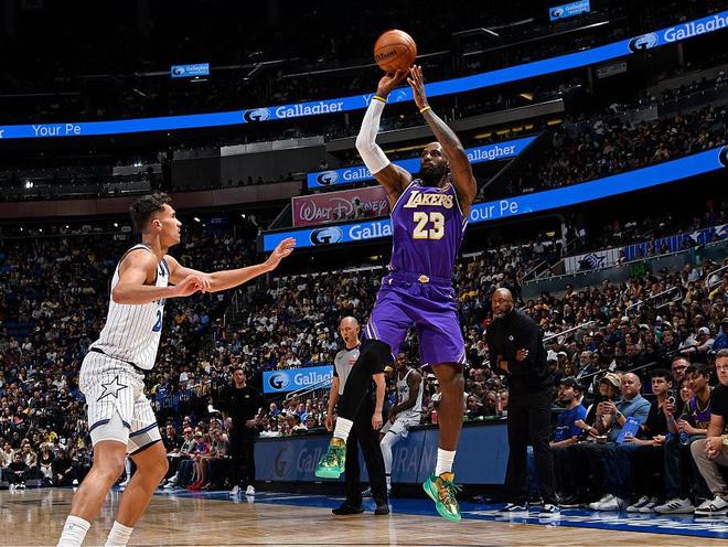 勒布朗-詹姆斯常规赛出场数达1612场 超越帕里什