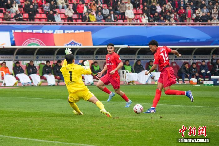 河南彩陶坊2-1力克云南玉昆 范晓恒镜头下的绿茵