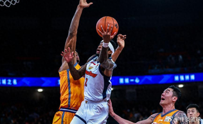 深圳队豪取5连胜登顶积分