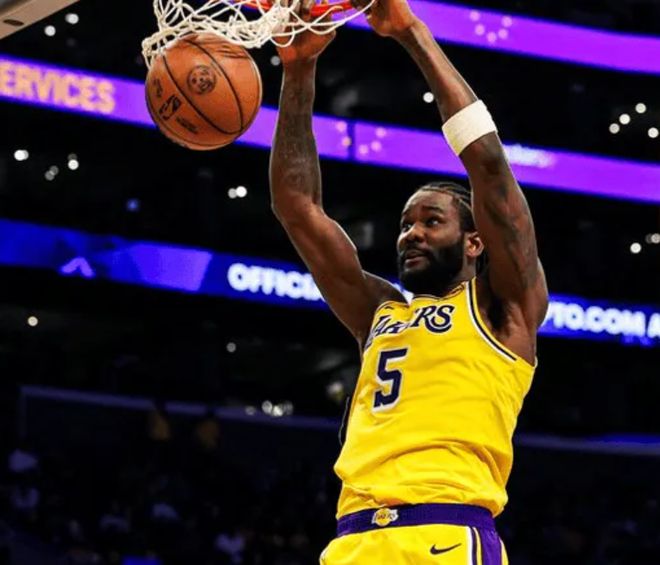 湖人五首发集体暴走 詹姆斯26+11助率队大胜勇士